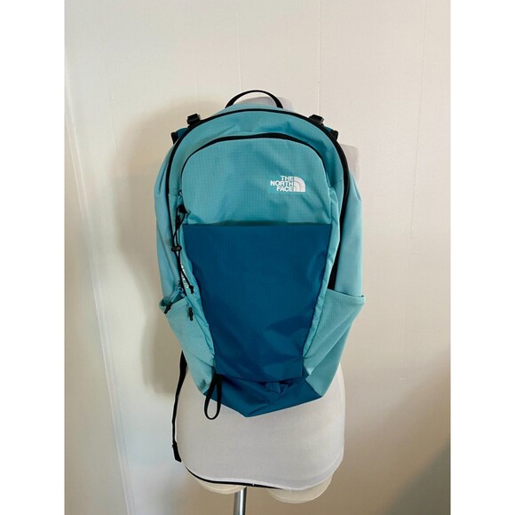 The North Face Basin 18 Backpack Blue Rain Cover Daypack Bag Canvas Hiking Camp - Picture 7 of 16